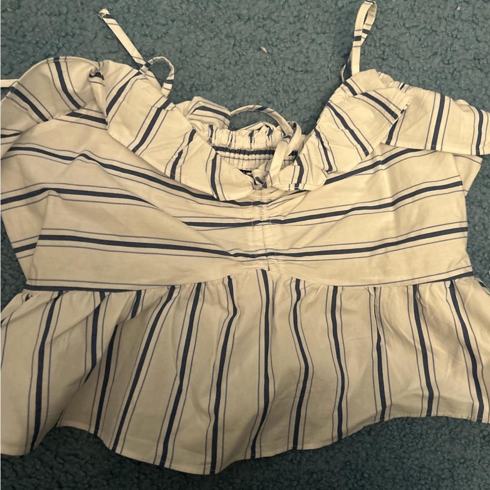 selling just because it’s too big on me/ not my style barely worn. size M